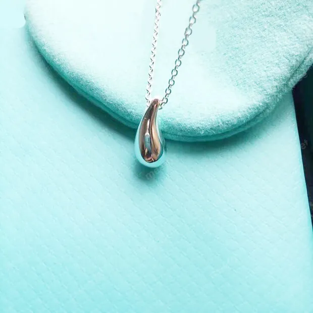 Collier de créateur délicat goutte d'eau, pendentif hypoallergénique, cadeau pour femmes