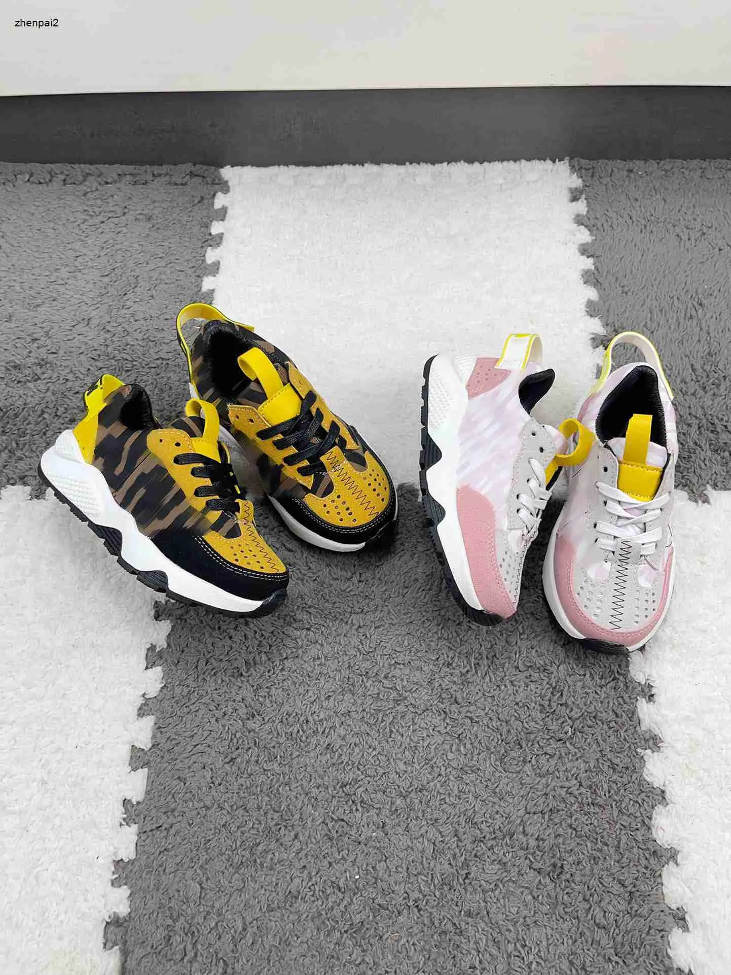 Luxury Kids Shoes Letter Printing Toddler Sneakers Baby Produktstorlek 26-35 Box Packaging Lace-Up Girl Boy Running Shoes Nov25