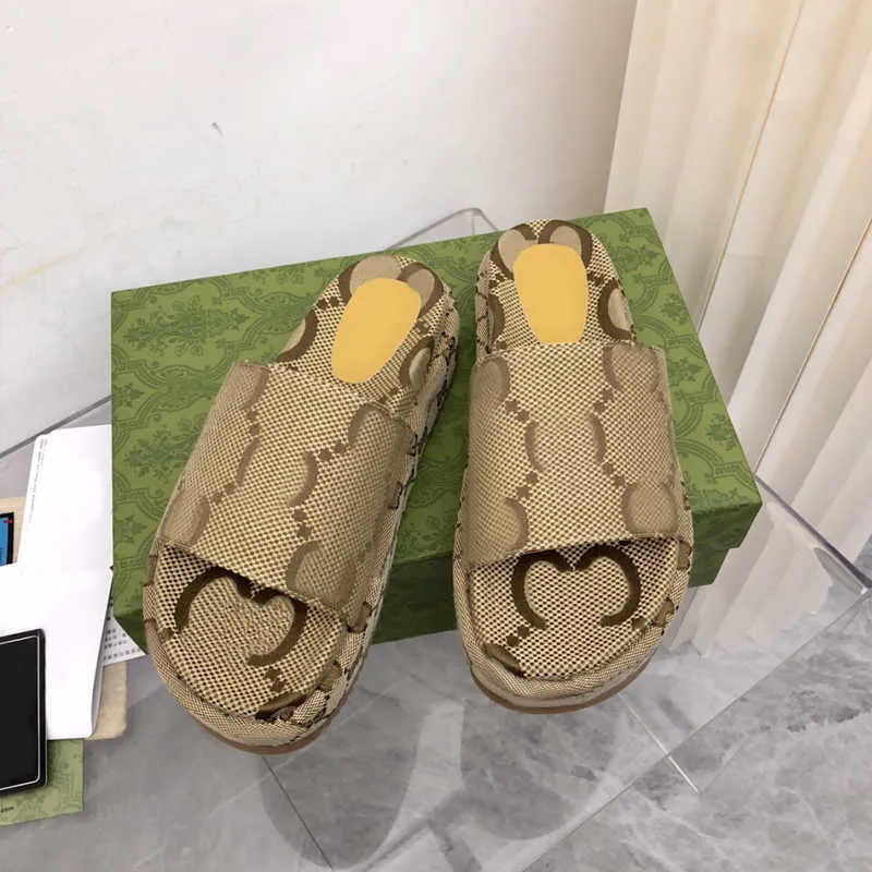 Modedesigner Damplattform Slide Sandal Sommar Beach Canvas Bred rem Kugghjul Bottnar Halkfria Flip Flops Utomhus Sommar Beach Tofflor NO298A