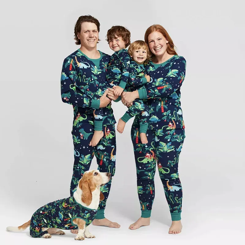 Familjsmatchande kläder julpyjamas set vuxna barn matchande kläder baby hund romper dinosaurie tryck mjuk söt sömnkläder Xmas -familj look 231122