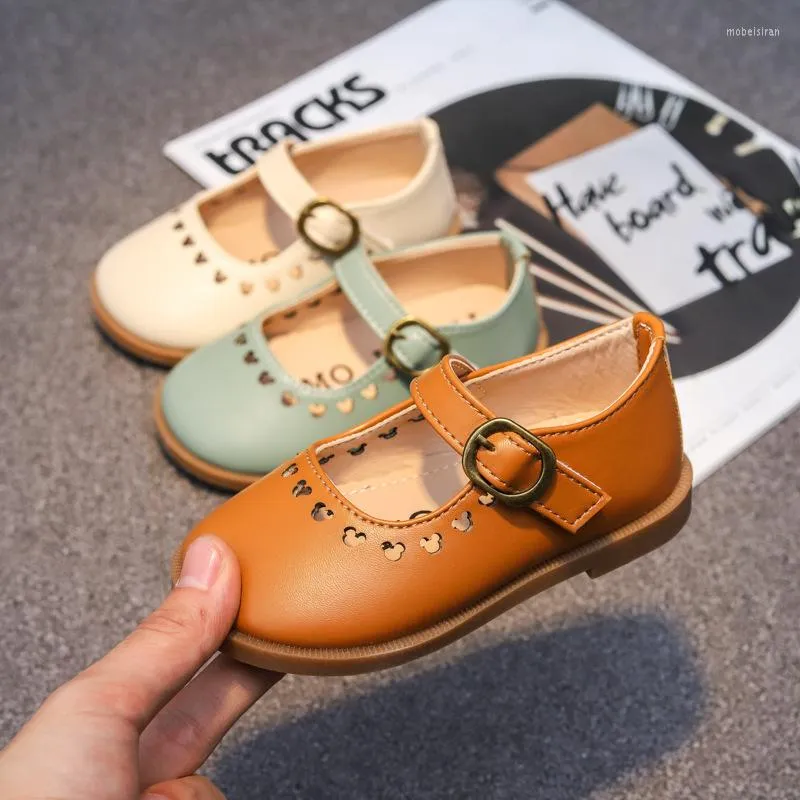 Platte schoenen Little Girls Leather Vintage Kids Flats Princess Sweet Cuts Children Mary Janes Soft For Wedding Party Casual