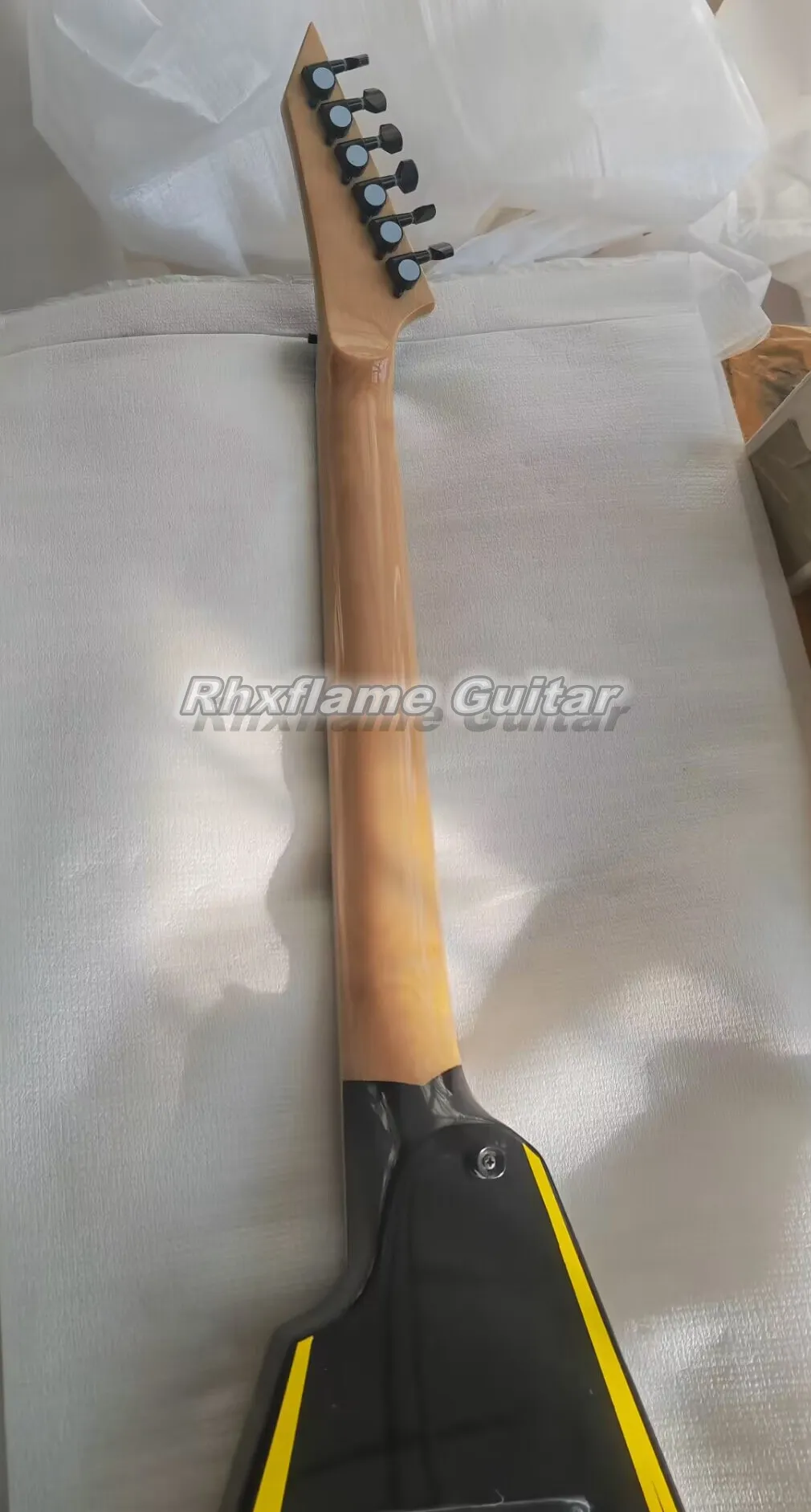 DHgate.com:Black and White Fender Guitar: Cobhc Alexi Laiho