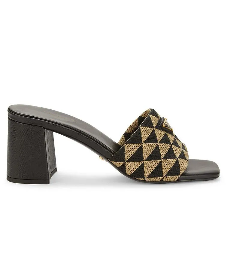 Bahar lüks katırlar sandal bayan ayakkabıları işlemeli kumaş slaytlar topuklu üçgen logo jacquard kadın blok topuklu kumaş terlik katırları sandal fabrikası EU35-43