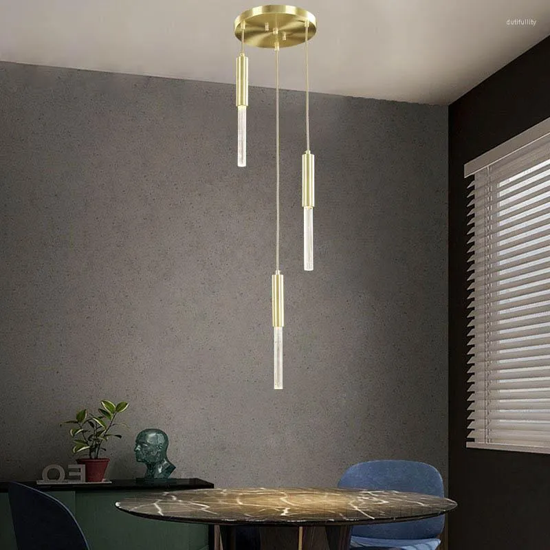 Lampade a sospensione Lampadario a strisce da soggiorno di lusso post-moderno Tavolo da pranzo a 3 teste atmosferico Tavolo da pranzo in cristallo di fascia alta in rame