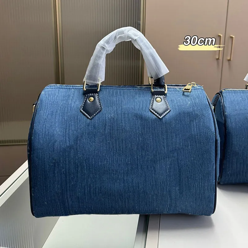 Sac d'oreiller en denim Sac fourre-tout de grande capacité Sac à main à fermeture éclair pour femmes Sacs à bandoulière classiques avec fermeture à glissière Pochette de voyage avec sangle en cuir amovible