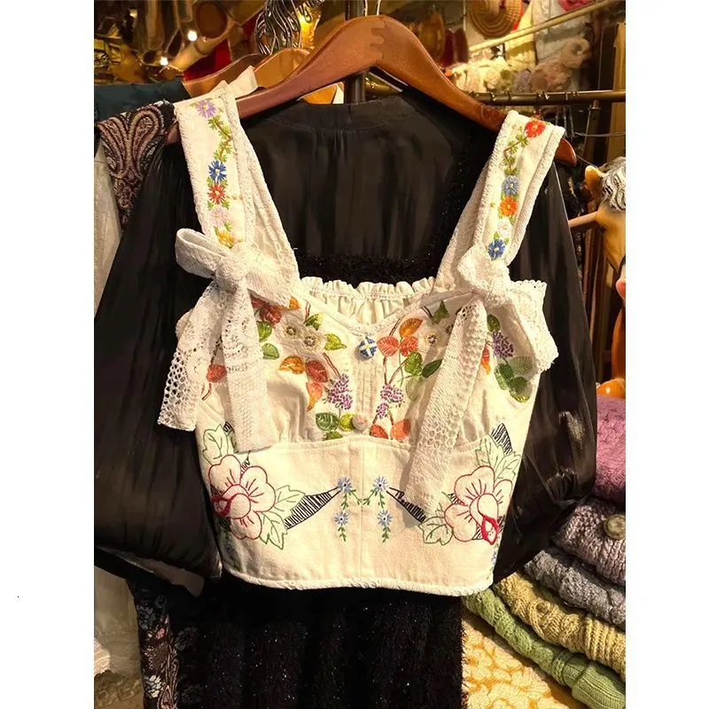 Women's Tanks Camis Korobov French Vintage Sweet Embroidery Sling Bowknot Fold Design Vest Female Age Reduction Crop Top Y2k Fashion Ropa De Mujer 230422