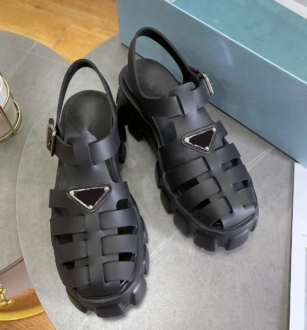 Femmes semelle épaisse sandales romaines conception en caoutchouc Triangle Mary Jane chaussures de grand-mère loisirs femme chaussures creuses dames noir blanc plate-forme sandales de plage