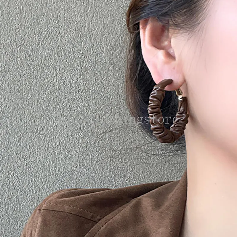 Boucles d'oreilles en cuir en forme de C pour femmes et filles, tendance, géométriques plissées, grand cerceau rond, bijoux de fête de voyage, nouvelle collection