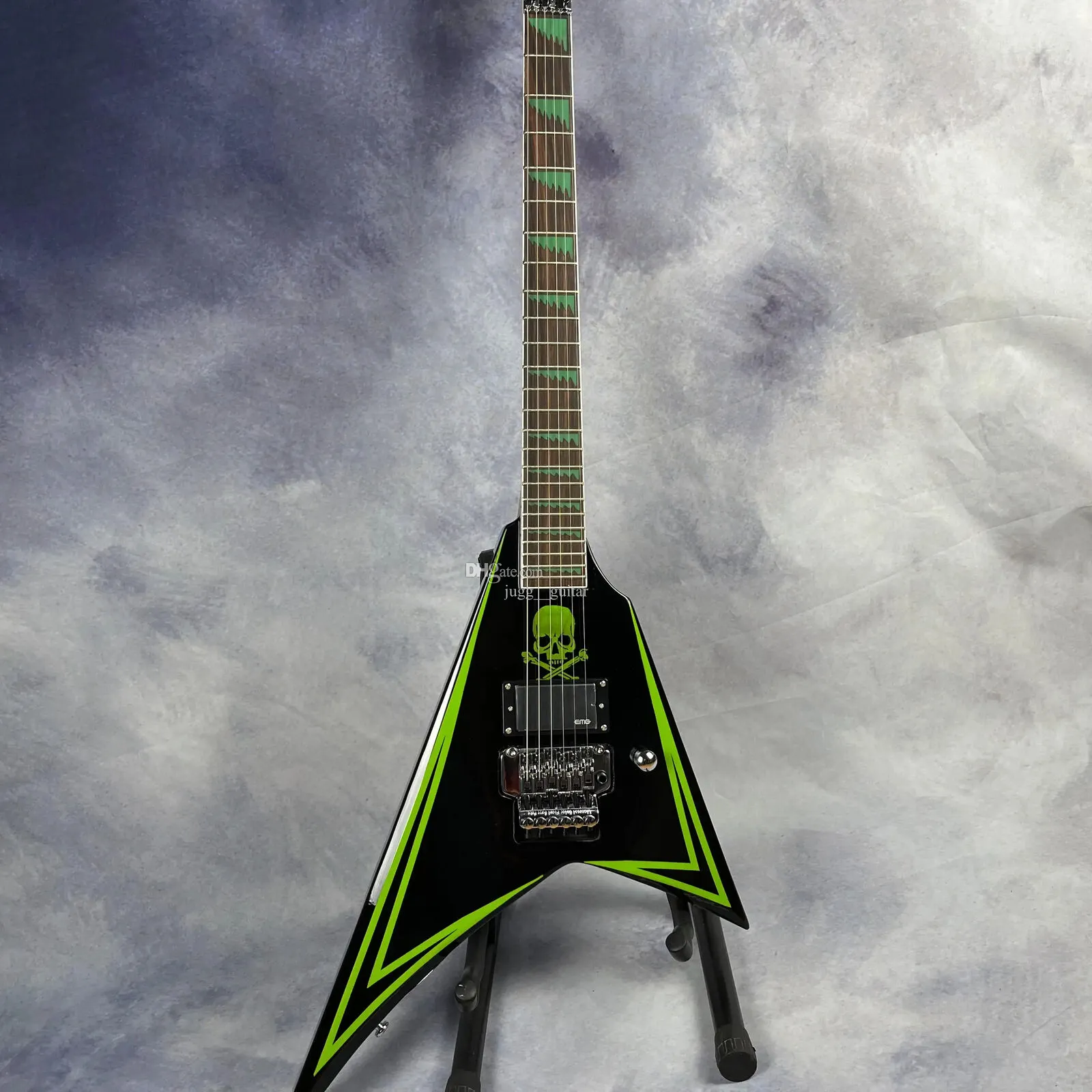 Cobhc Greeny Alexi Laiho Children of Bodom Green Skull Black V Guitare électrique avec incrustation en dents de scie Floyd Rose Tremolo Bridge China EMG Pickup Chrome Hardware