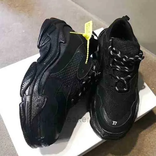 Mens Luxurys Designers17FW Triple S Sneakers scarpe da basket per uomo Donna Scarpe da corsa vintage Black Crystal Sports taglia 36-45
