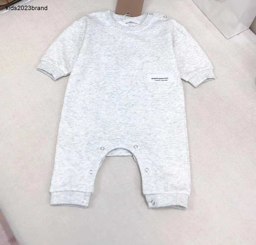 Nieuwe peuter jumpsuits Borstzak decoratie pasgeboren babykleertjes Maat 66-90 Terug logo print baby Gebreide bodysuit Nov25