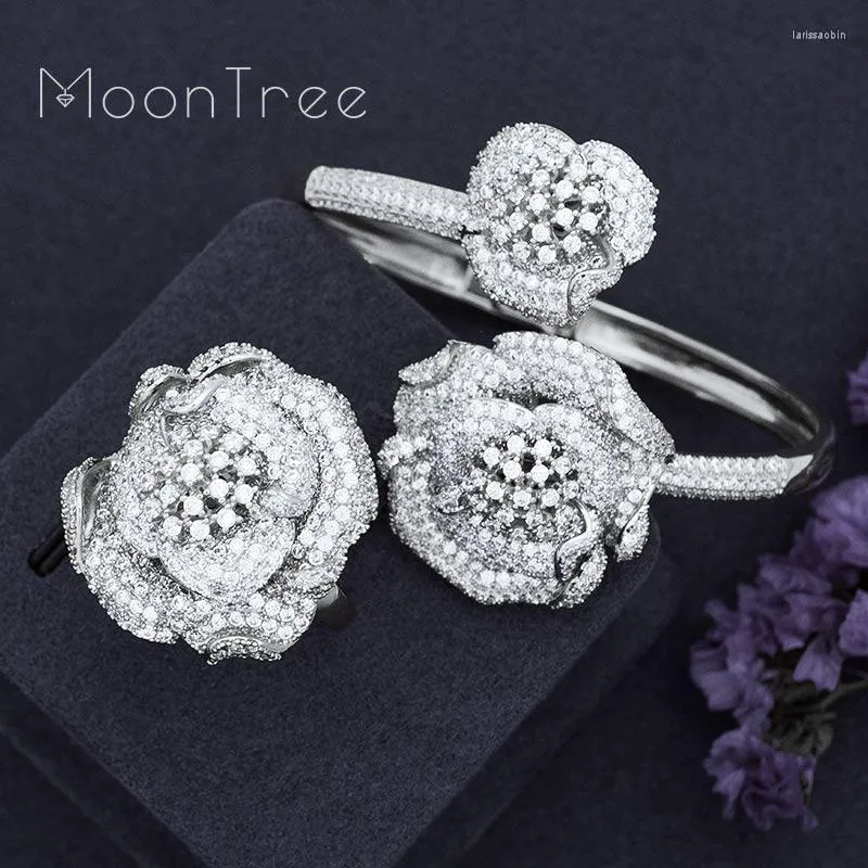 Halsketten-Ohrring-Set MoonTree Exklusive Glücksblumen Vollständig mit Mirko-Pavé besetzter Zirkonia Damen-Armband-Armreif-Ring-Kleid