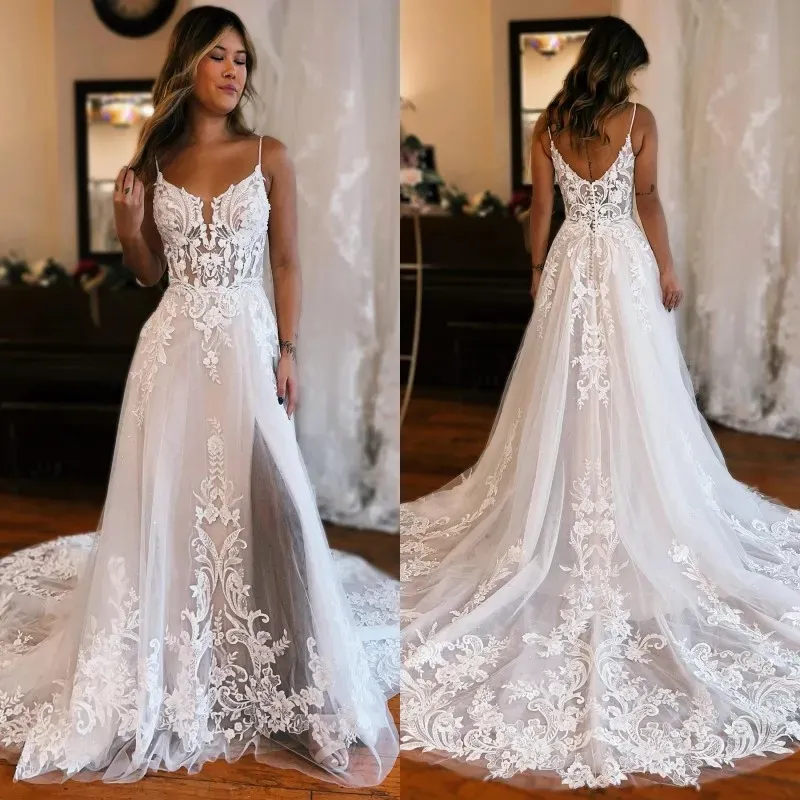 2023 Glamour 3D Fiori Abito da sposa in pizzo Spaghetti Cinghie Split Side Bottoni ricoperti completamente applicati Plus Size Abiti da sposa da sposa