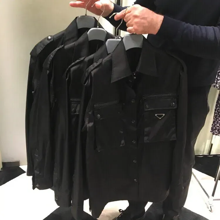 23ss kvinnor män jacka pra jakets bluses klassiska mode lyxjackor överdimensionerade anpassade nylon tyg multi-pocket triangel märke design tröjor s-xxl storlek