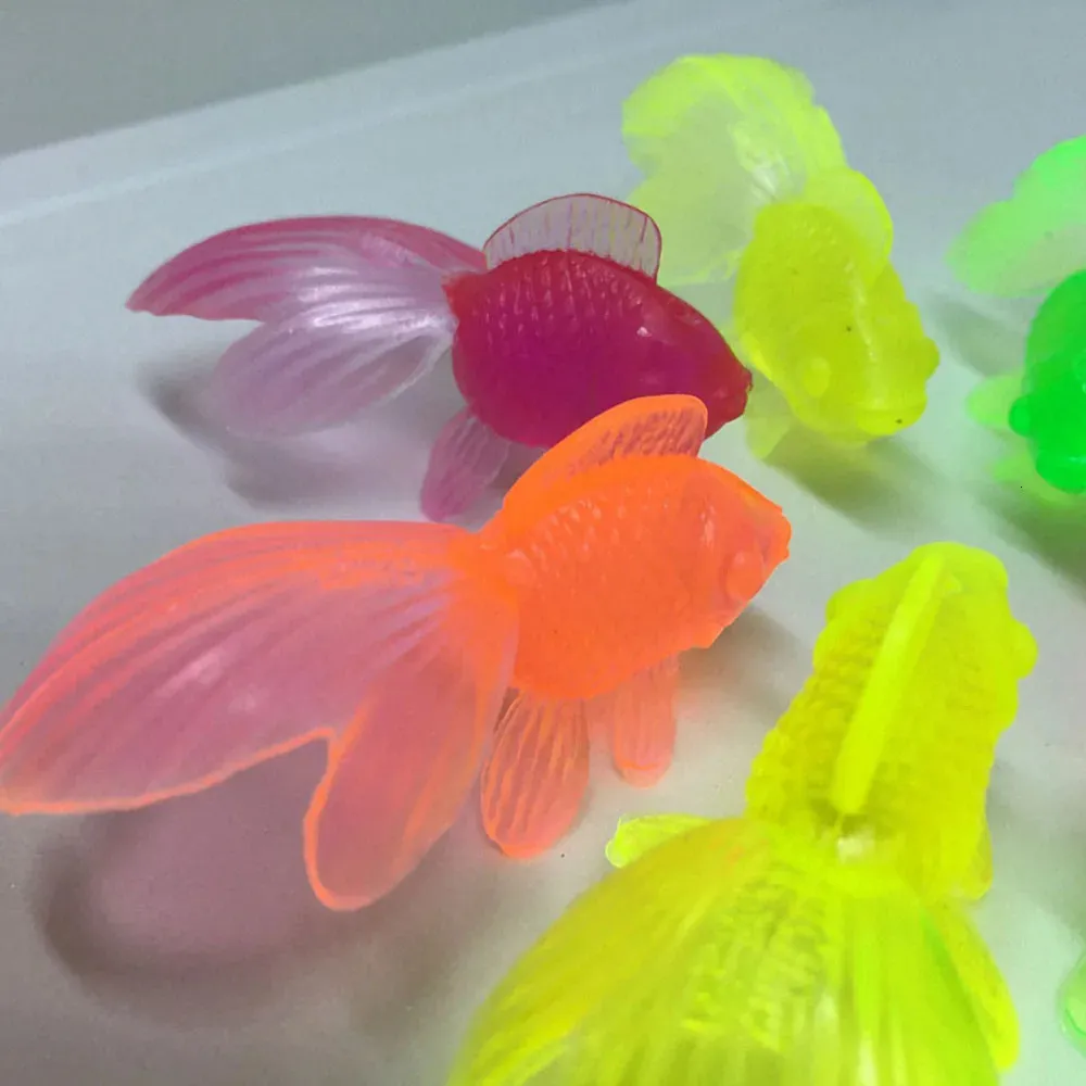 Baby Bath Toys 5pieceset Childrens Soft Rubber Goldfish Baby Shower Toys Simulated Mini Water Fun Swimming Beach Gifts 231122