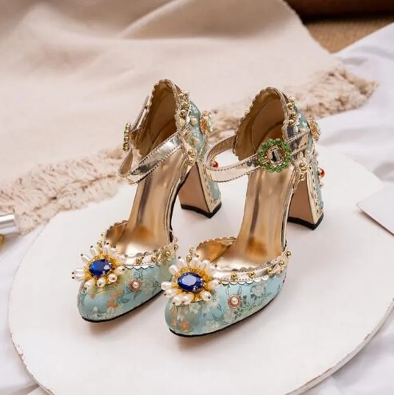 Chaussures de robe de mariée de mariage rouge et bleu, chaussures de soirée en soie et strass pour dames, chaussures de gladiateurs d'été à la mode