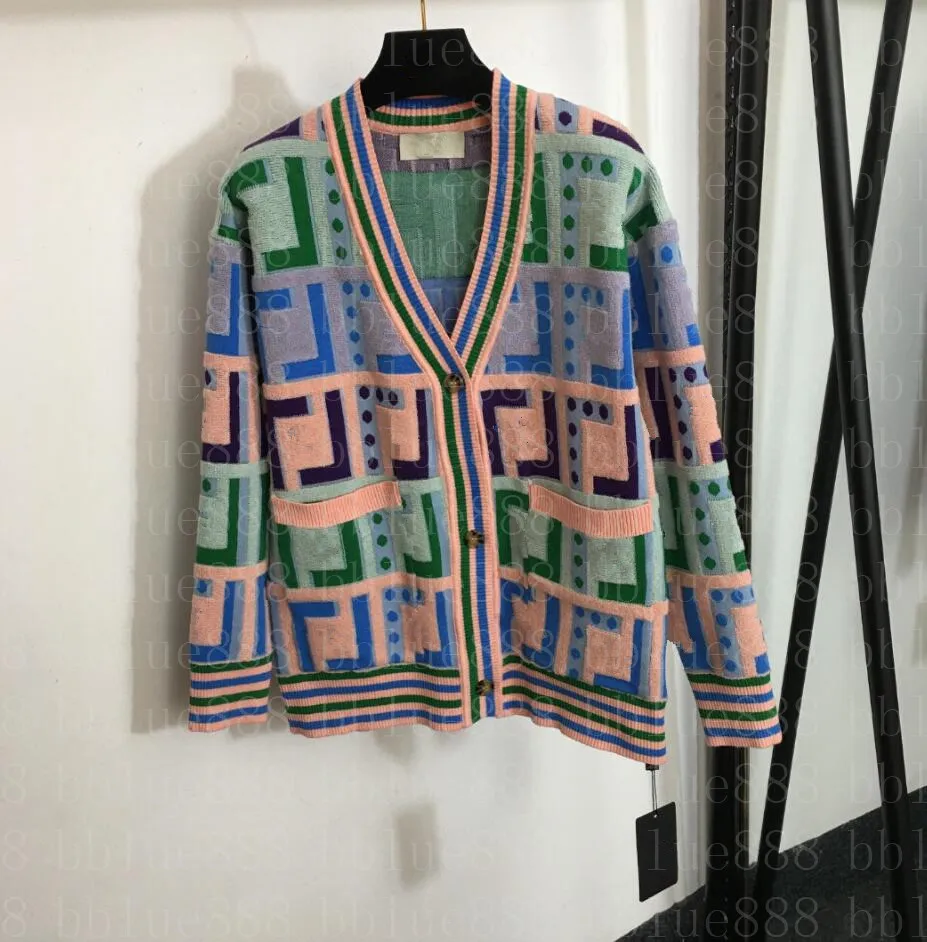 24 Cappotto maglione da donna Asciugamano in colore a contrasto ricamo ricamo pesante fiore scollo a V manica lunga maglione cardigan lavorato a maglia 1121