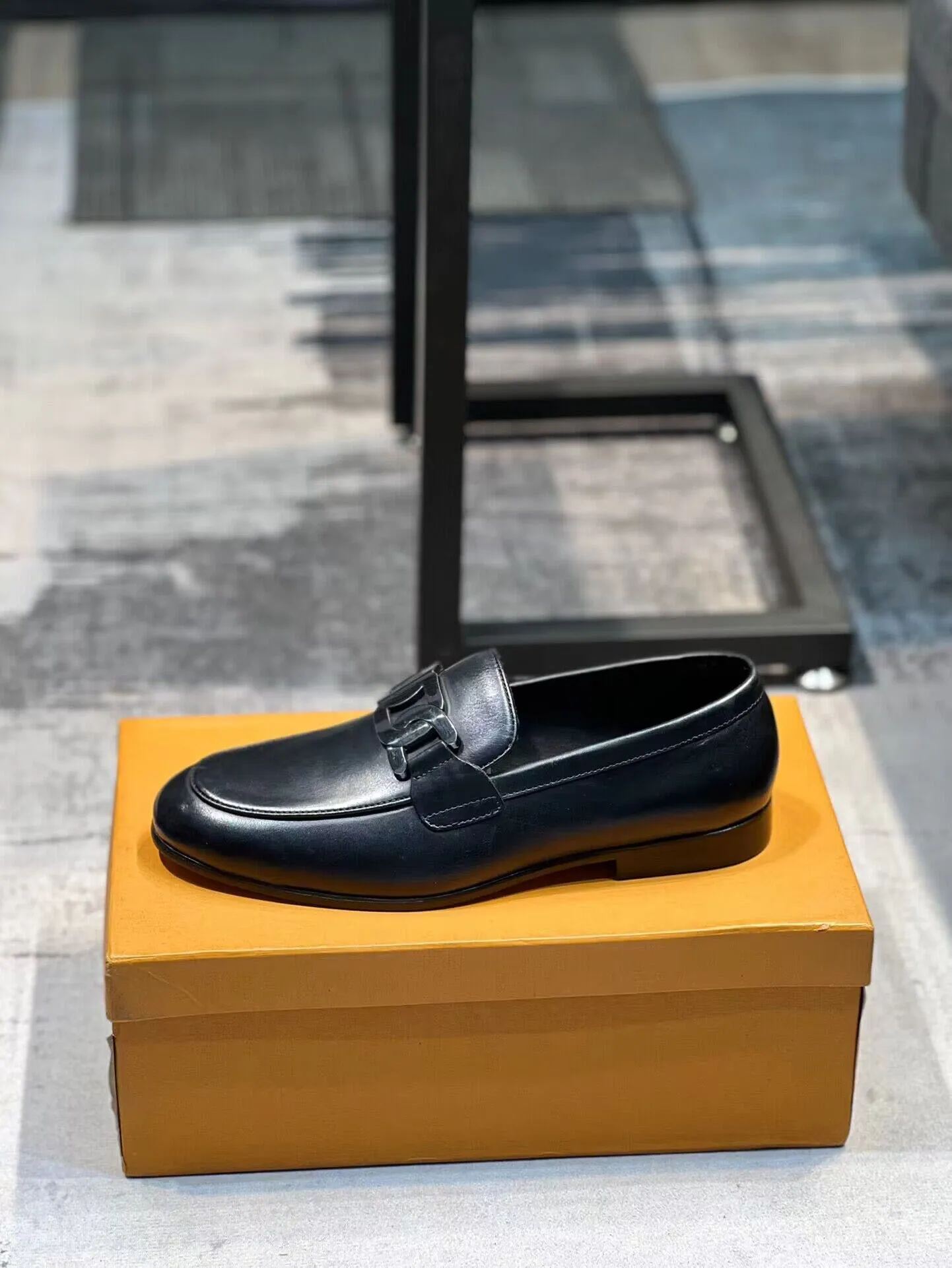 Robe de mariage d'hiver pour hommes Oxfords Flats Designer Tods Kate Détail de la chaîne en cuir de veau noir Mocassins ornés bas haut plat sans lacet qualité avec boîte 38-45EU