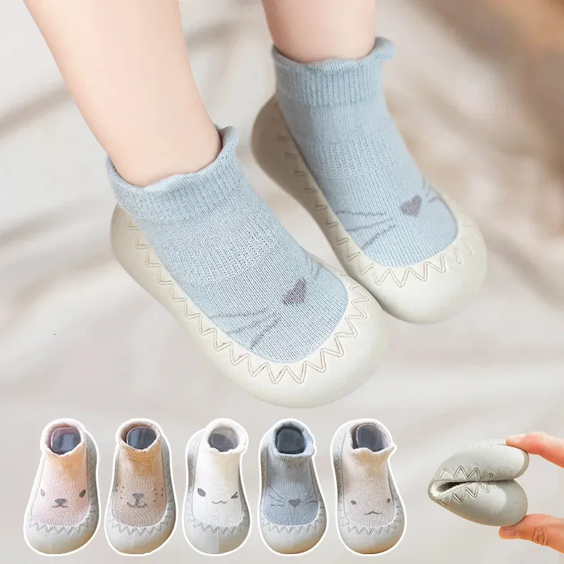 Babyschoenen Babyschoenen Peuter Walker Meisje Kinderen Zachte rubberen zool Jongen Schoen Katoen Antislip 03Y Lente Herfst 231122