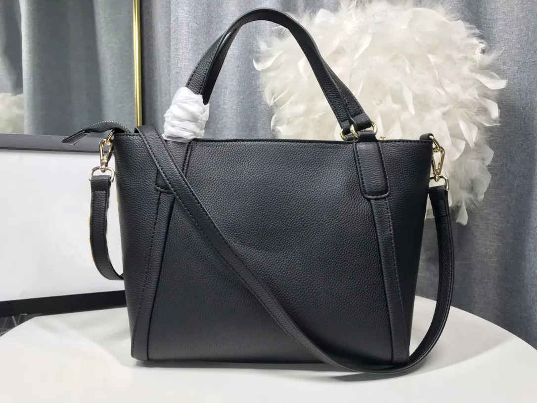 Bolsos de hombro de cadena de metal para mujer Diseñadores de moda Dumpling Bolso cruzado Monedero Monedero de cuero de color sólido Bolso de ocio Monedero de almacenamiento