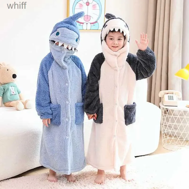 Towels Robes Children's Pajamas Boys Autumn And Winter Robes Coral Fleece Baby Thickened Bathrobes Little Girl Cartoon Flannel Home ClothesL231123