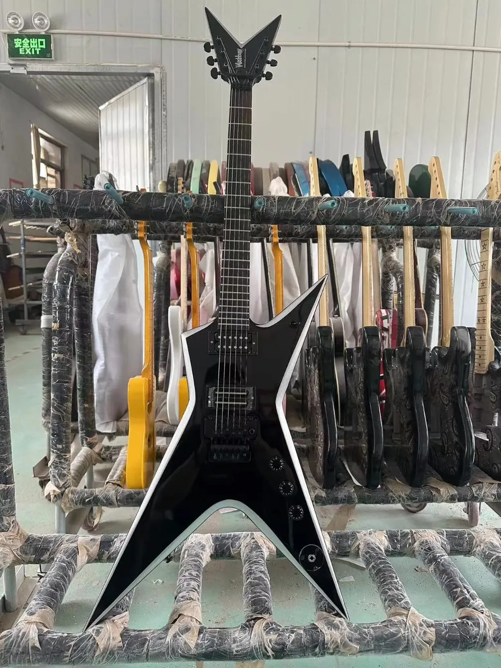 مخصصة مخصصة جسم عميد Dimebag Darrell Electric Guitar ، متاح في المخزون