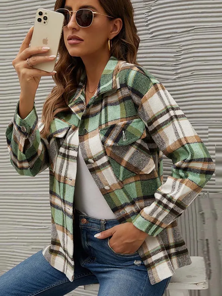 Mezclas de lana para mujer Camisa de franela a cuadros de invierno Mujeres a cuadros Moda prendas de vestir exteriores Chaqueta de terciopelo casual Abrigo Mujer Manga larga Sobrecamisa gruesa 231123