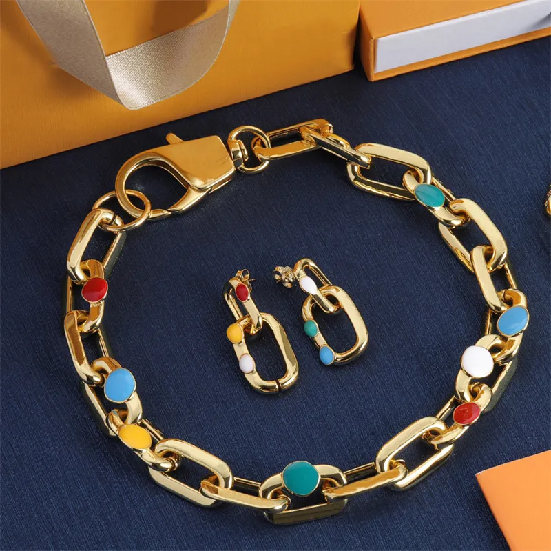 Ensemble de bijoux de styliste, collier de luxe pour hommes, bracelets et femmes, boucles d'oreilles, cadeau de fête en or, tendance, bijoux à la mode, chaîne de cou