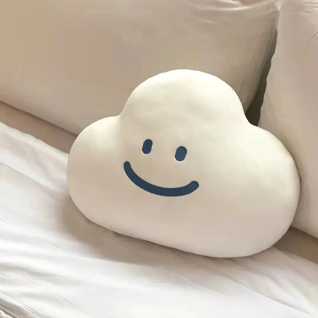 Poppen IG Leuke Glimlach Cloud Knuffel Gevuld Wit Smiley Gezicht Sierkussen Kussen Home Decor Kinderen Speelgoed Verjaardagscadeau 231122