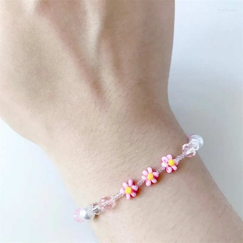 Bedelarmbanden 2023 mode dames bohemia geometrische kleurrijke madelief daisy kralen splicing armband hand gebreide bloem kraal