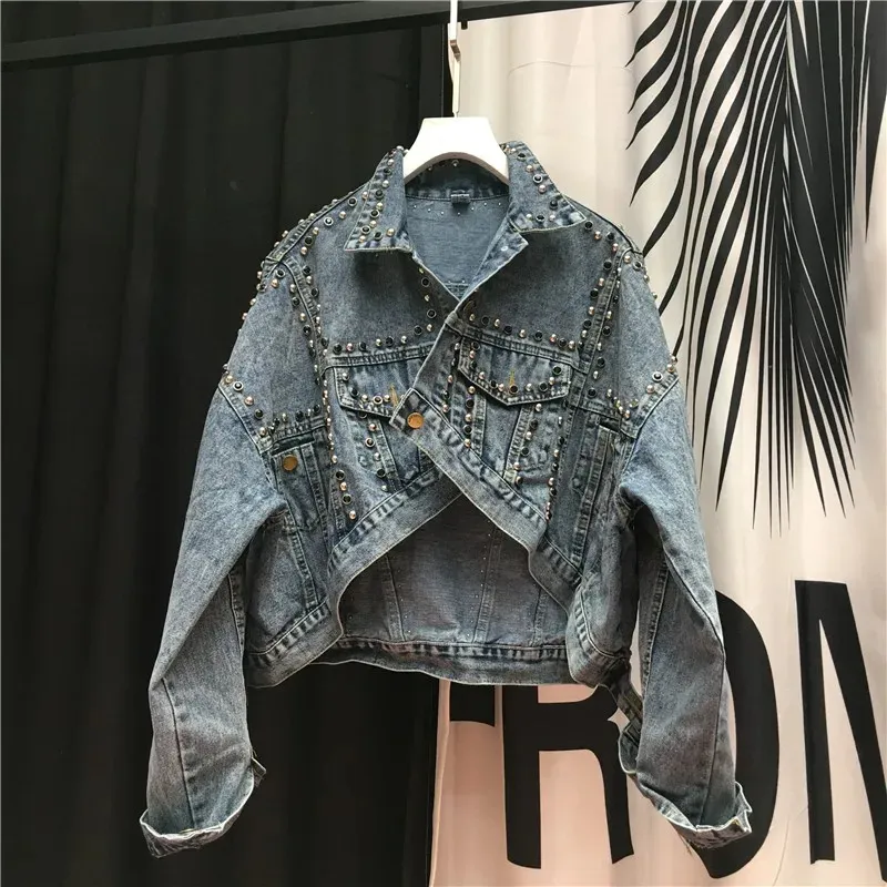 Kvinnorjackor Autumn Women Asymmetric Casual Batwing Sleeve Denim Jacket Overdimensionerad Lös kort pojkvän Hip Hop Rivet Beads Jeans Coat 231122