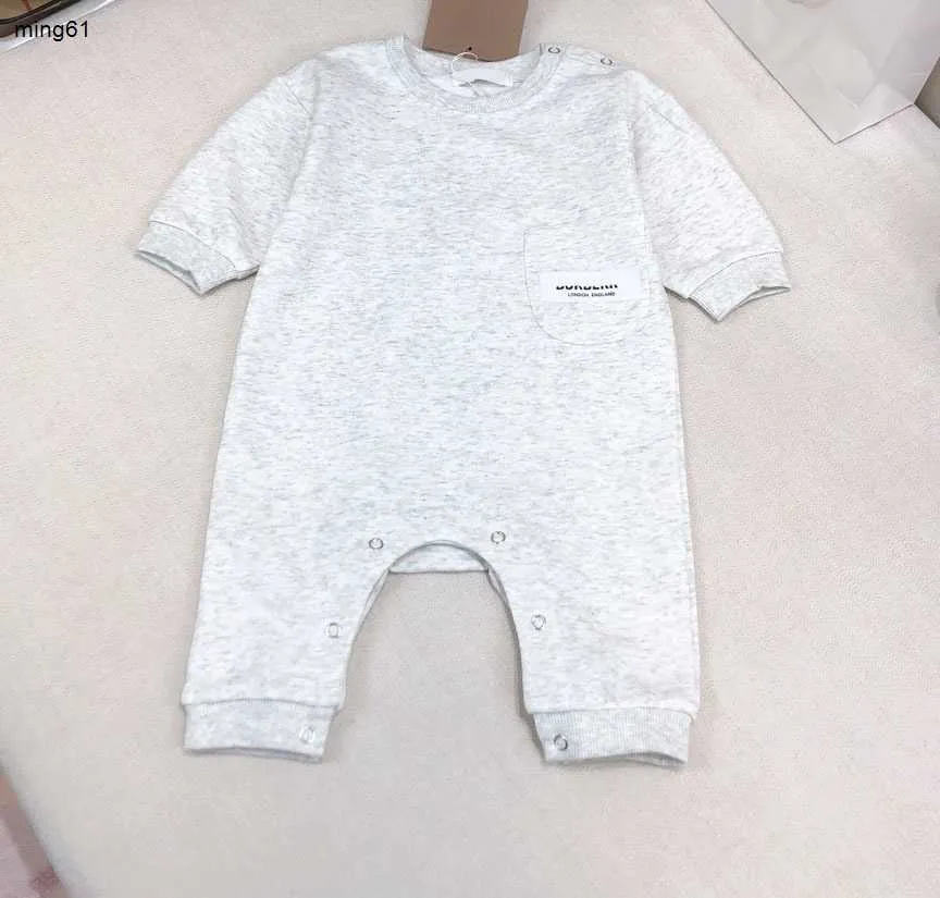 Brand Toddler Jumpsuits Dekoracja kieszeni na klatkę piersiową nowo narodzone ubrania dla dzieci Rozmiar 66-90 tylnego logo nadruku dla niemowląt Bodysuit Nov25