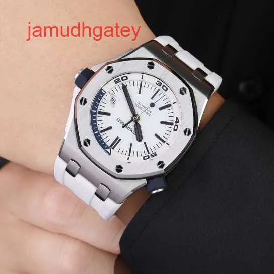 AP Szwajcarski zegarek Royal Oak Offshore Series Automatyczne mechaniczne nurkowanie Wodoodporna stalowa gumowa opaska data wyświetlacza Zegarek dla męskich Zestaw zegarek 15710st White Disc Blu