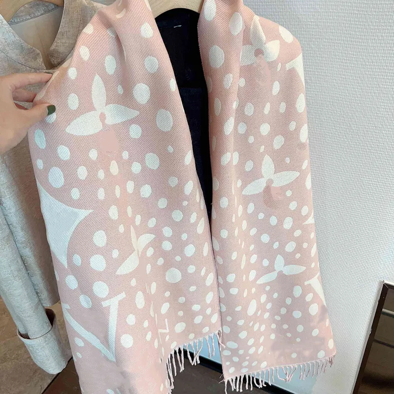 Designer Dot Scarf Large Letter Scarf Senaste Hot Selling Touch Touch Suppless varm bekväm Collocation Luxury Jacquard Tassel Pashmina Gift Storlek 180*65CMM