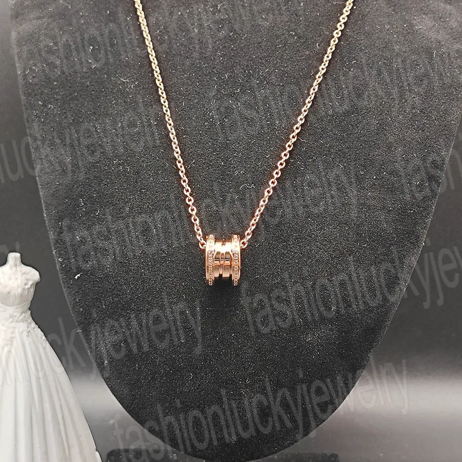 Ketting Designer sieraden luxe Wit Zwart Keramiek veerhanger kettingen voor vrouwen Platina Rose Gouden ketting Cadeau trendy diamanten sieraden liefhebber groothandel