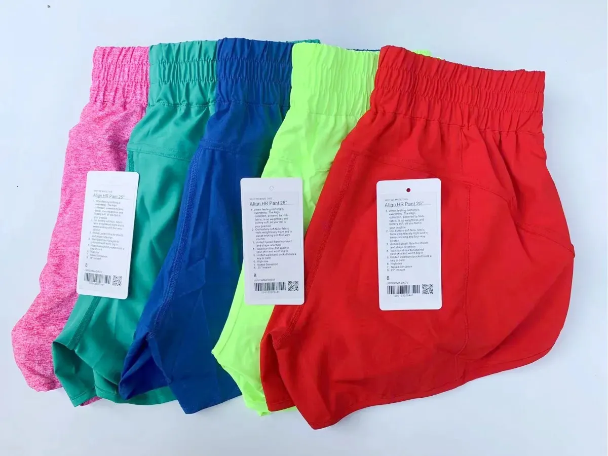 Tenues de yoga Shorts de yoga de sport 2,5 pouces poches latérales lâches Fitness course sous-vêtements pour femmes shorts de sport respirants à séchage rapide 231122