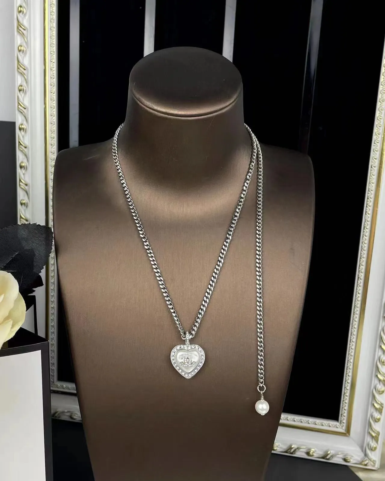 Högkvalitativ designer full av diamanter Vit halsband långt halsband med kärlek xiaoxiangfeng pärla dubbellager för kvinnor fest gåva