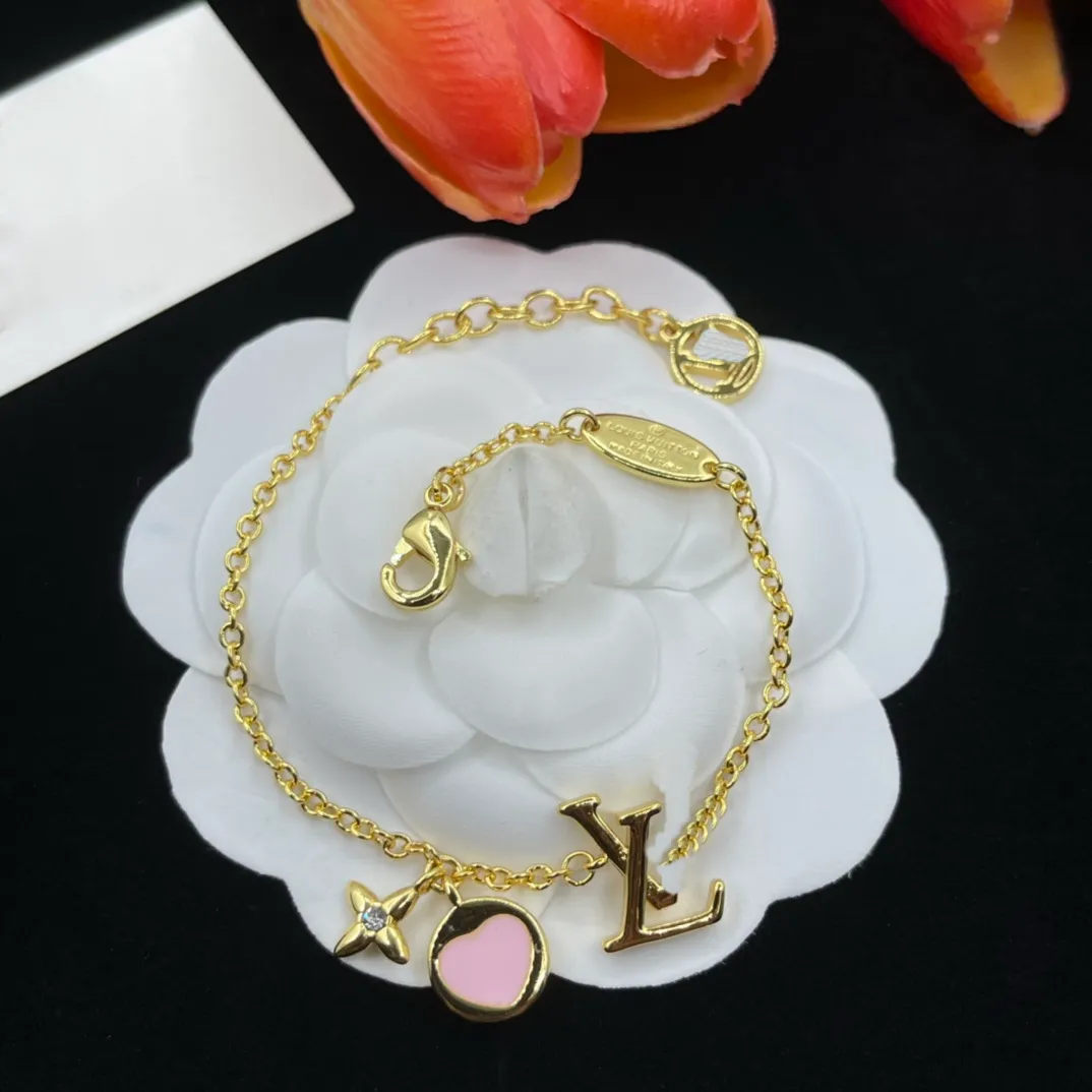 Luxury Designer Elegant gold and silver bracelet Stylish Women's Letter Pendant Classic 4/Four clover bracelet bracelet Wedding specially designed jewelry VB-006