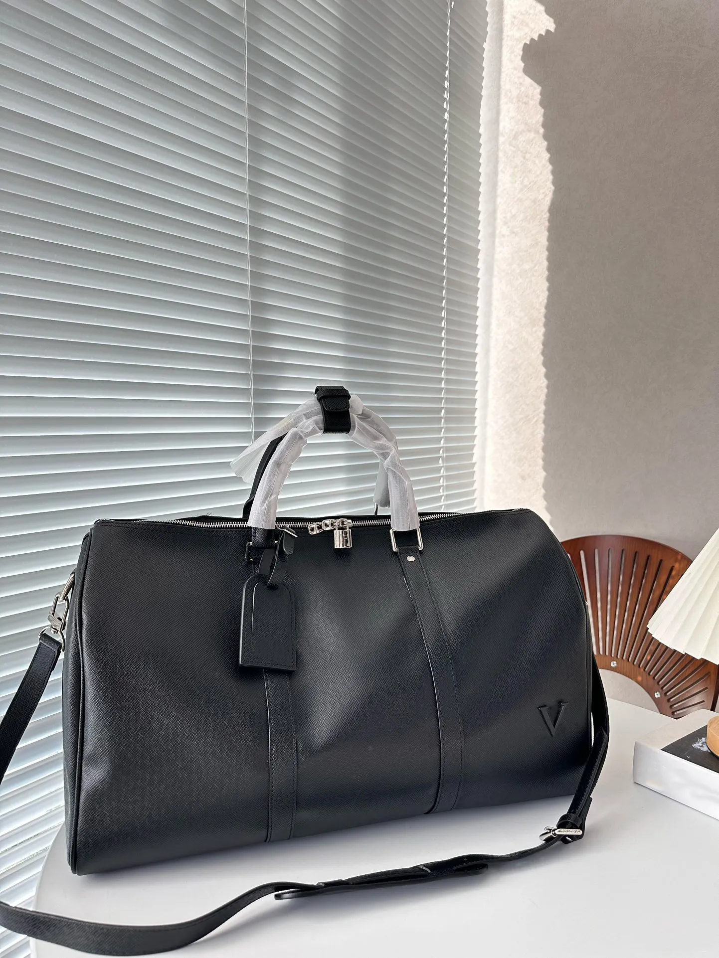 Luxury Men's Leather Travel Tote Bag: Business Trip Carry-on Crossbody  Shoulder Bag