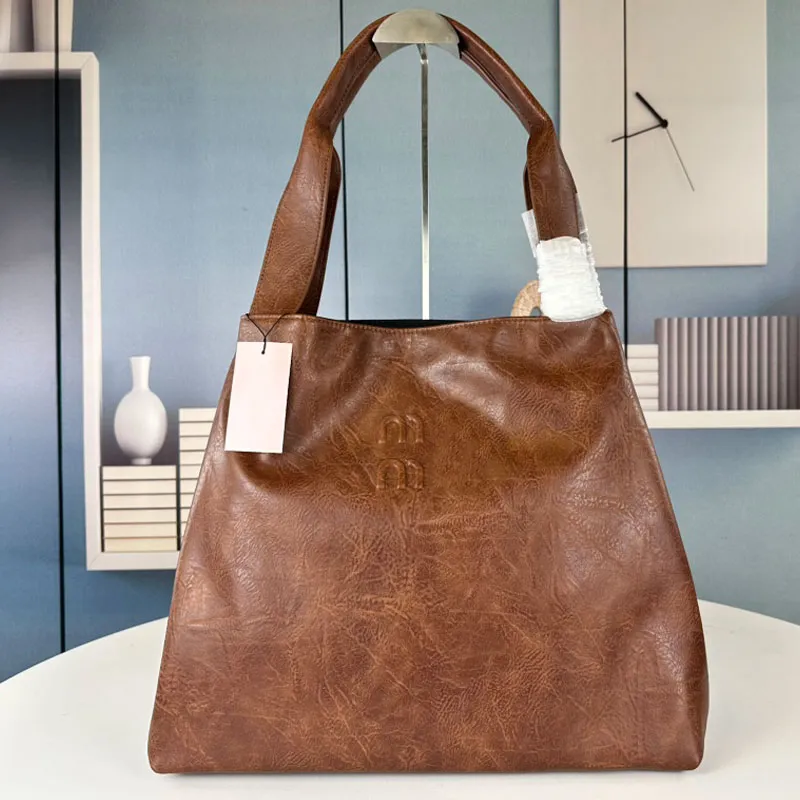 Cowhide Malzeme Tek Omuz Under Emferi Paket Moda Tembel Büyük Kapasiteli Alışveriş Çantaları Klasik Yardım Mektupları Zipper Cep Tote Çanta