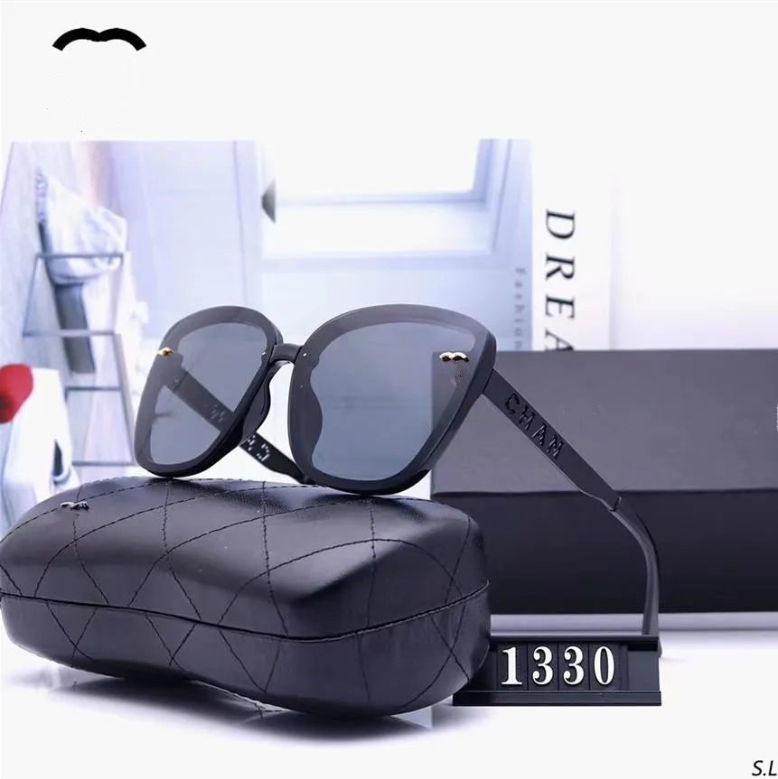 Mens Designer Sunglasses Outdoor Shades Moda Clássico Lady Sun Óculos para Mulheres Luxo Eyewear Mix Cor Opcional Triangular Signature Channel Sunglasses