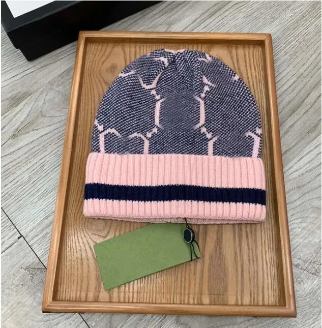 Fashionabla lyxiga brimfria hattdesigner män och kvinnors stickade hatt höst ull hatt brev jacquard unisex kashmir brev avslappnad skalle utomhus hatt yyss