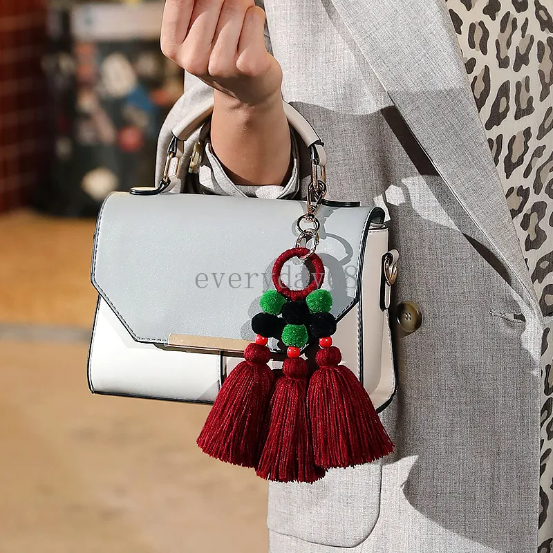 Llavero con colgante de borla de estilo bohemio, llavero creativo hecho a mano con borlas de algodón, llavero de estilo étnico, accesorios colgantes para bolso de moda