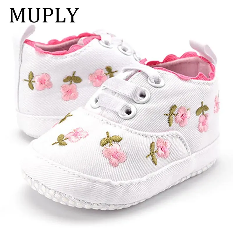 First Walkers Baby Girl Shoes White Lace Floral broderad mjuk Prewalker Walking Toddler Kids Walker 231122