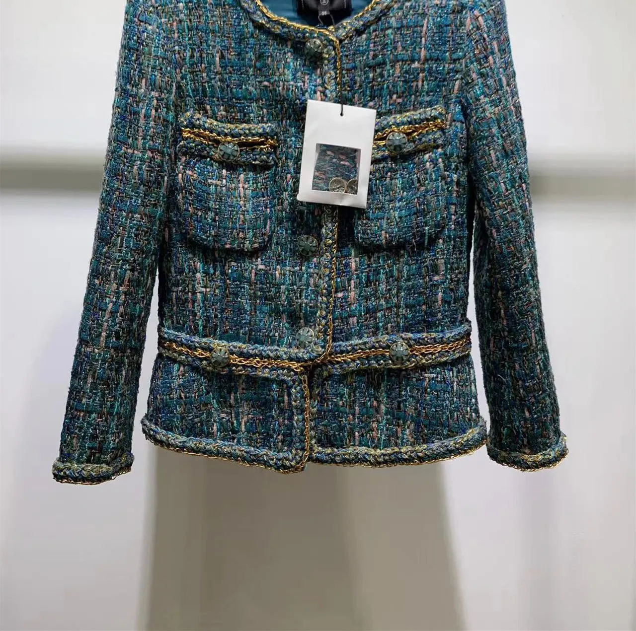 Chan, новинка 2024 года, женская брендовая куртка OOTD, дизайнерская мода, осенне-зимние цепочки, твидовое пальто CCC, весеннее пальто с узором камелии, пальто, кардиган, материнское 659dd