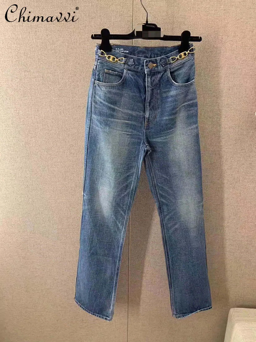 Kvinnors jeans mode tvättar hög midja smal metall kedja dekorativa denim byxor springautumn ljusblå retro rakgbyxor 230422