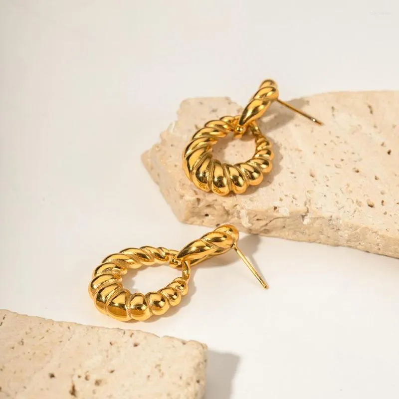 Çember küpeler uworld minimalist altın renk paslanmaz çelik kadınlar için olağandışı bükülme altın dokusu 18k pvd kaplama cazibesi Jewelr