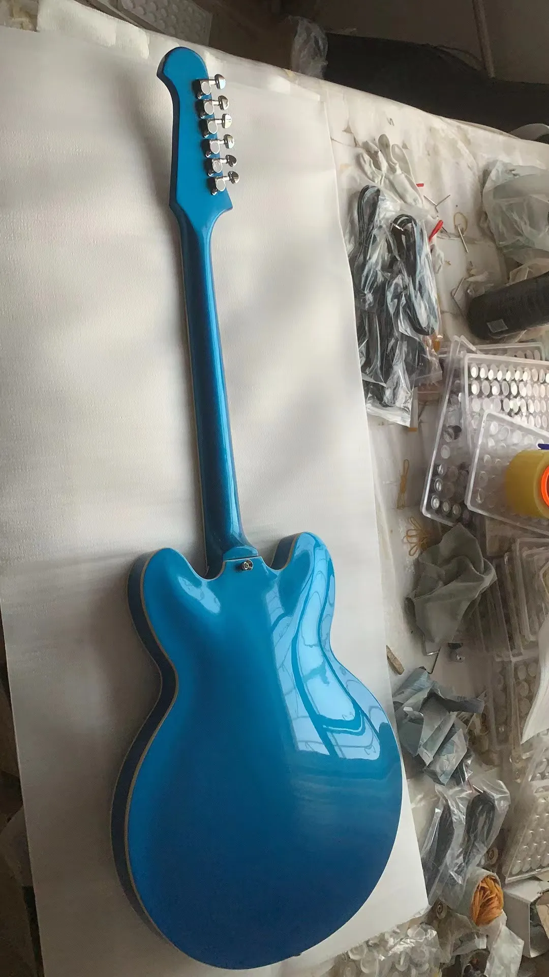 Bezpłatna wysyłka Nowa niestandardowa gitara elektryczna Blue Jass z Diamond Hole hurtową i sprzedażą detaliczną