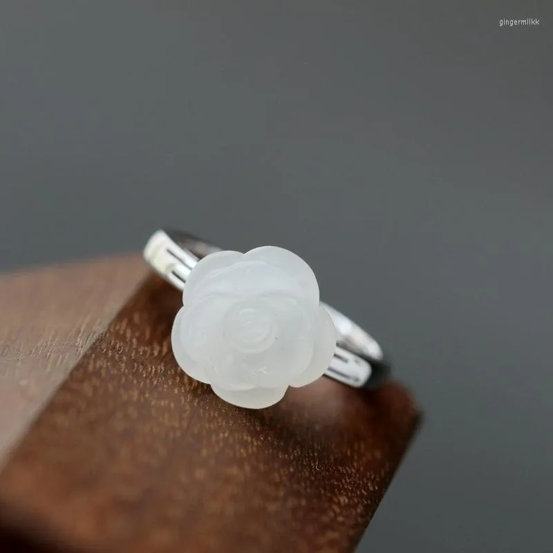 Clusterringen Authentiek 925 Sterling Silver ingelegde Natural White Jade Petal Fashion National Style Vrouwen Opening Verstelbaar Ring Gift