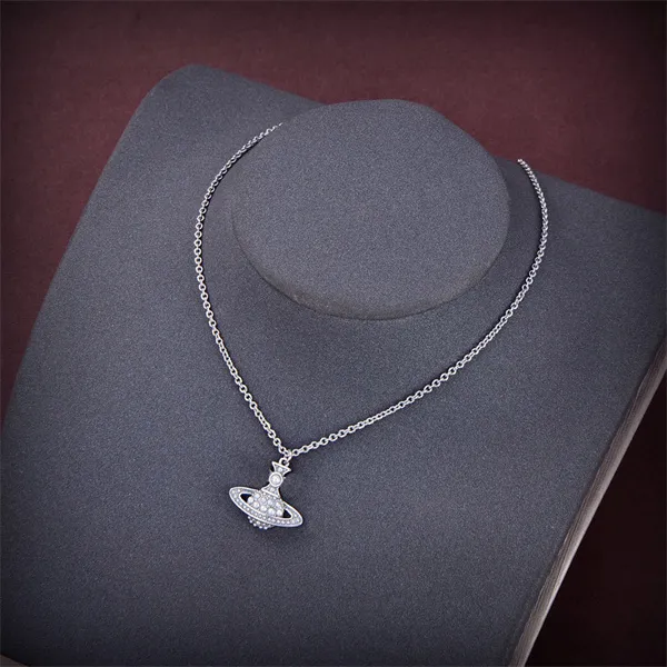 Designer Pendant Necklaces for Women Luxury Vivian Pearl Chokers Chain Pendants Retro Jewelry Fashion Accessories Westwood 112